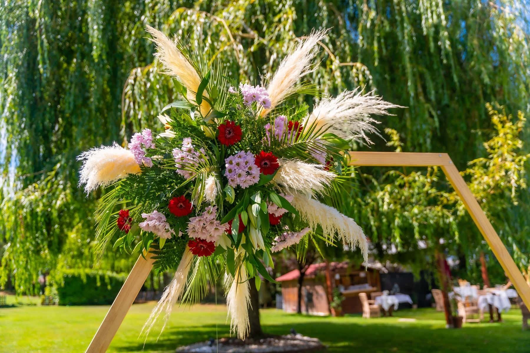 Kann jeder Trauredner sein - wundervolle florale Dekoration